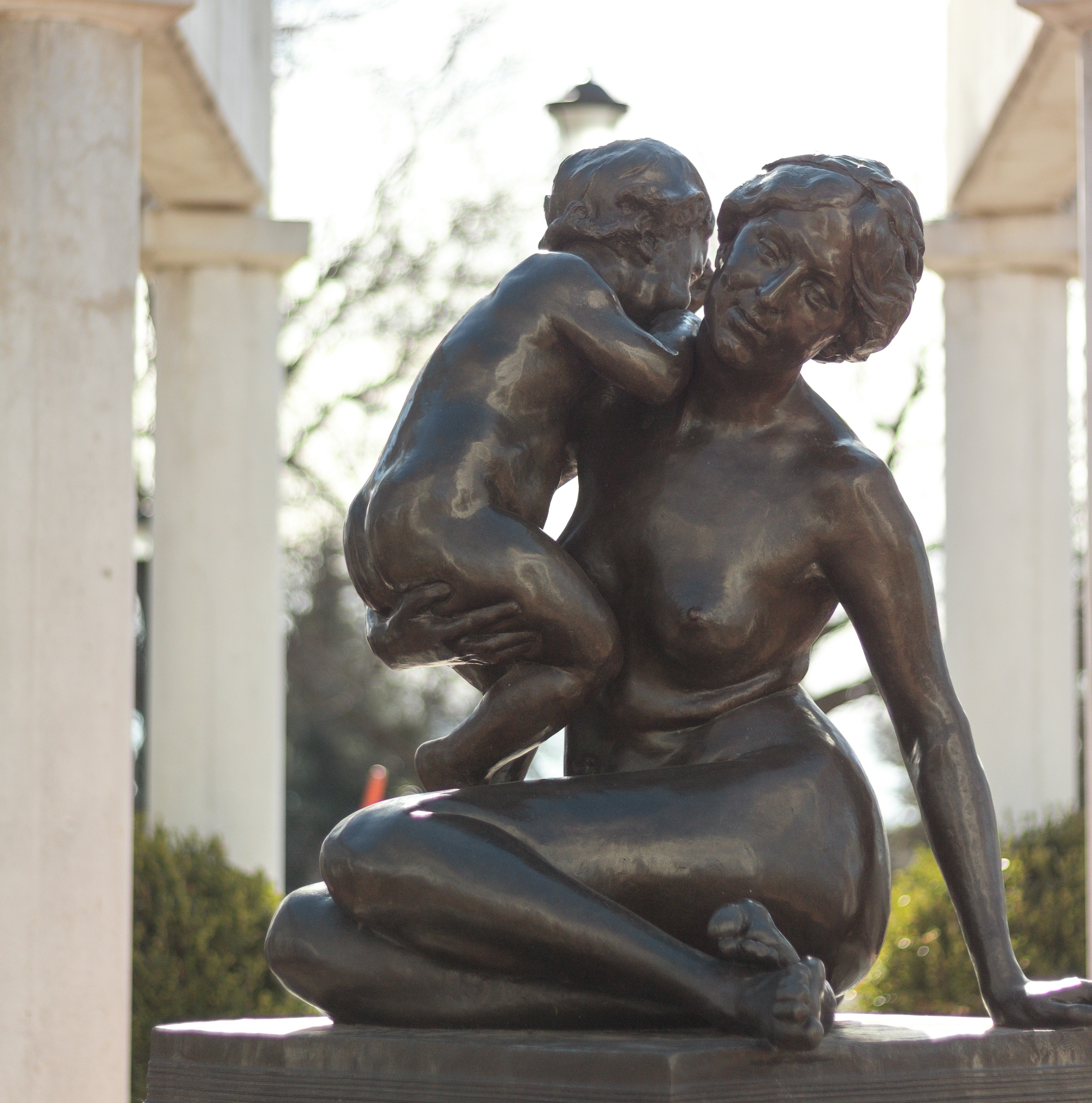 sculpture mère enfant