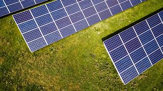 Panneaux solaires. Photo by Andreas Gücklhorn on Unsplash